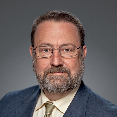 Decano Kevin Paret, PhD